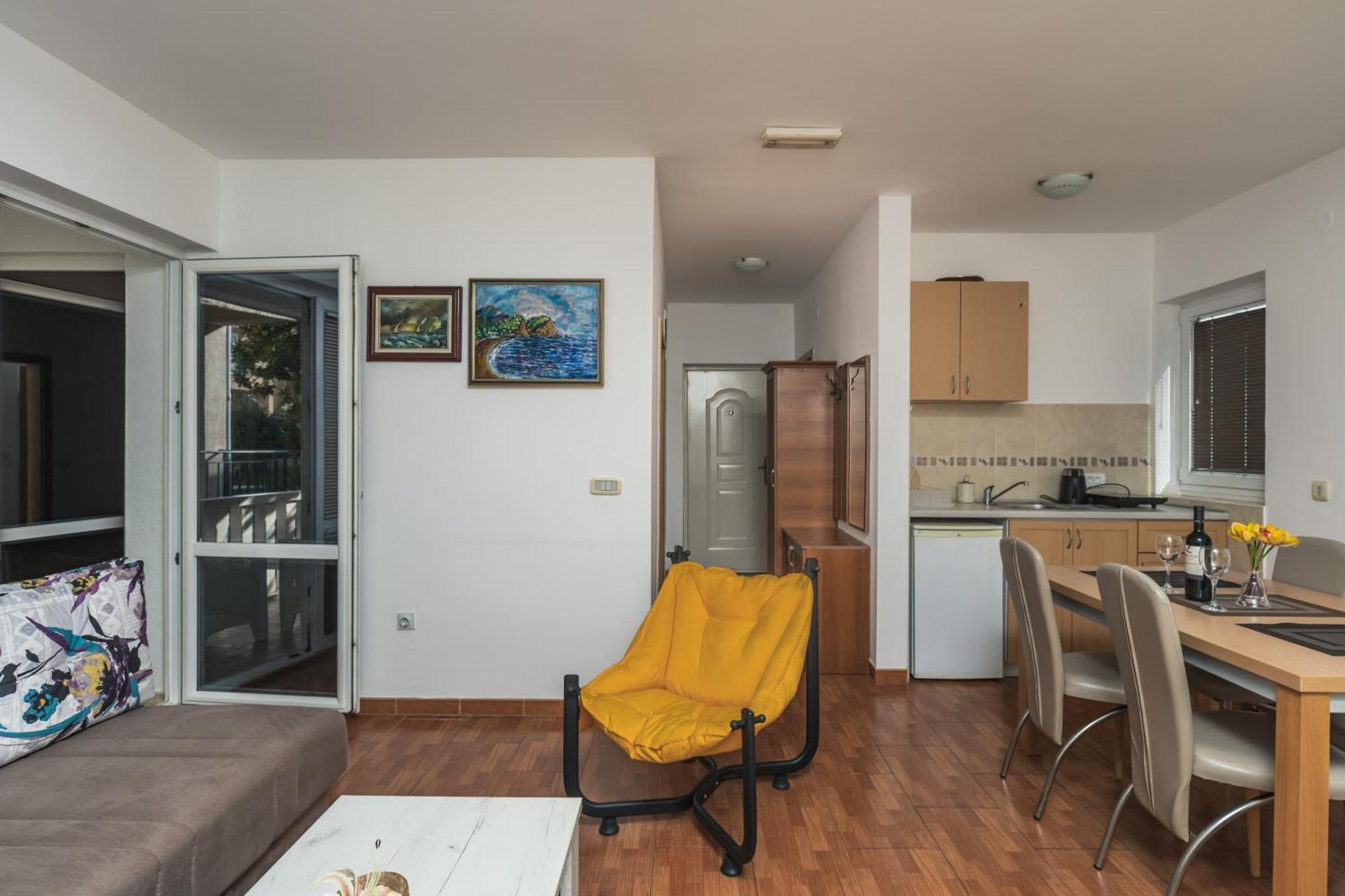 Apartments Franicevic Petrovac Exteriör bild